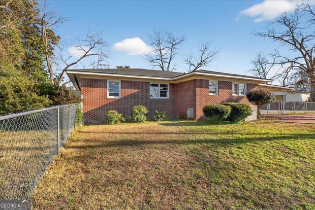 111 E Banks Street, Glennville, GA 30427