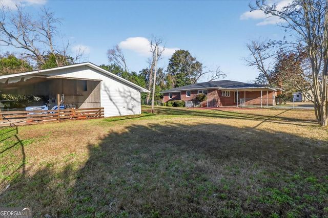 111 E Banks Street, Glennville, GA 30427