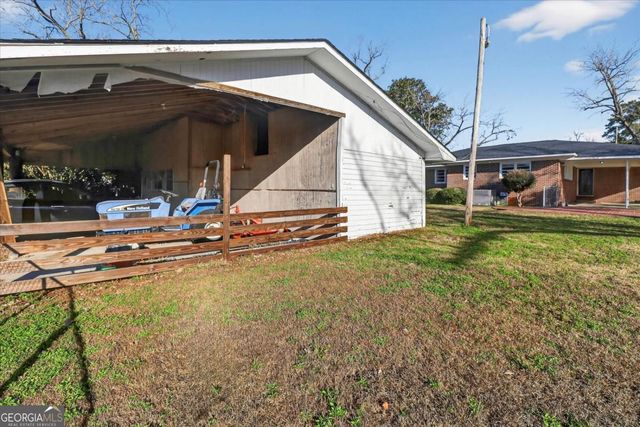 111 E Banks Street, Glennville, GA 30427