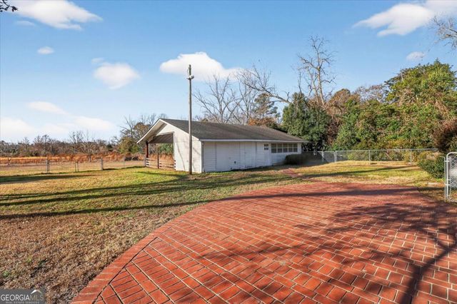 111 E Banks Street, Glennville, GA 30427