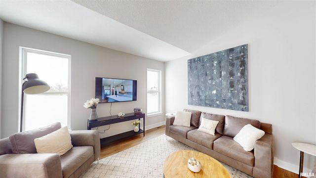 5937 BUTTERFIELD Drive, Bettendorf, IA 52722