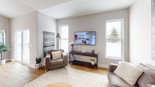 5937 BUTTERFIELD Drive, Bettendorf, IA 52722