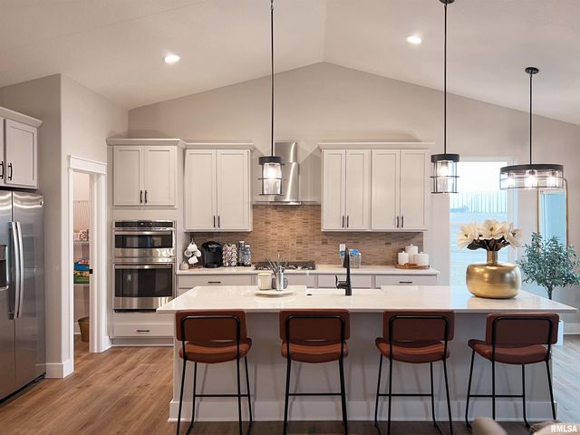 5937 BUTTERFIELD Drive, Bettendorf, IA 52722