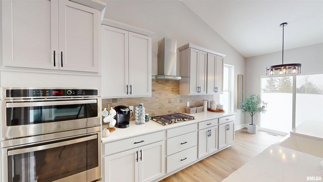 5937 BUTTERFIELD Drive, Bettendorf, IA 52722