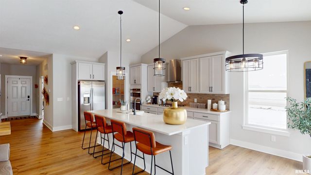 5937 BUTTERFIELD Drive, Bettendorf, IA 52722