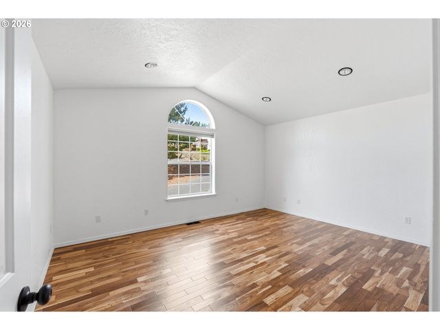 3244 Sw 34TH St, Redmond, OR 97756