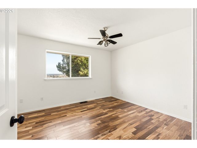 3244 Sw 34TH St, Redmond, OR 97756