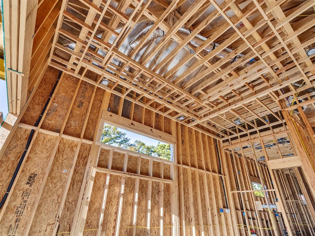 Image 23 of property listing at 36 W Shady Lane, Houston, TX 77063