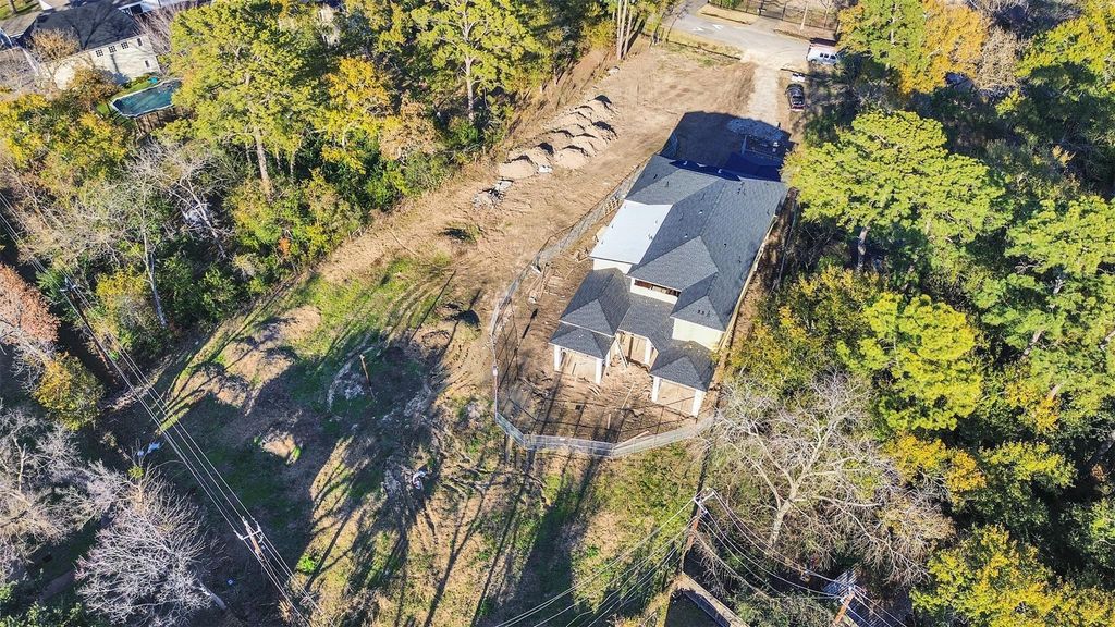 Image 28 of property listing at 36 W Shady Lane, Houston, TX 77063