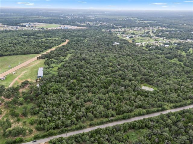 000 McDonald LN W, Cedar Creek, TX 78612