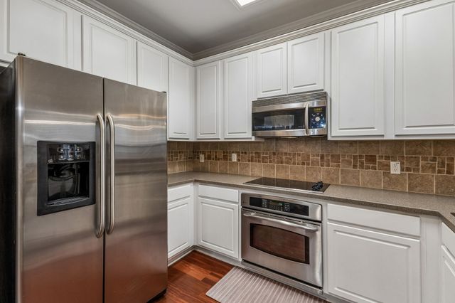 262 Legends Drive, Lewisville, TX 75057