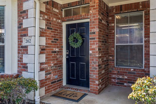 262 Legends Drive, Lewisville, TX 75057