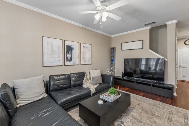 262 Legends Drive, Lewisville, TX 75057