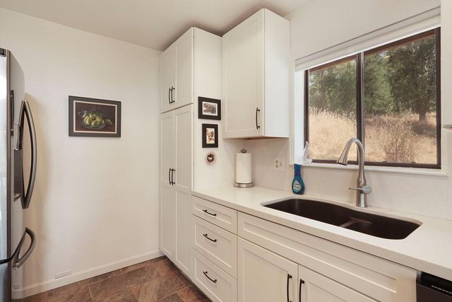 402 Rabbits Foot Rd, West Point, CA 95255