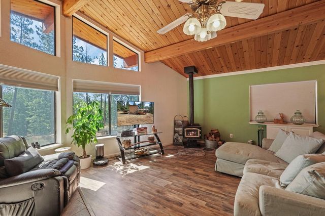 402 Rabbits Foot Rd, West Point, CA 95255