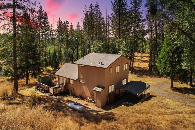 402 Rabbits Foot Rd, West Point, CA 95255