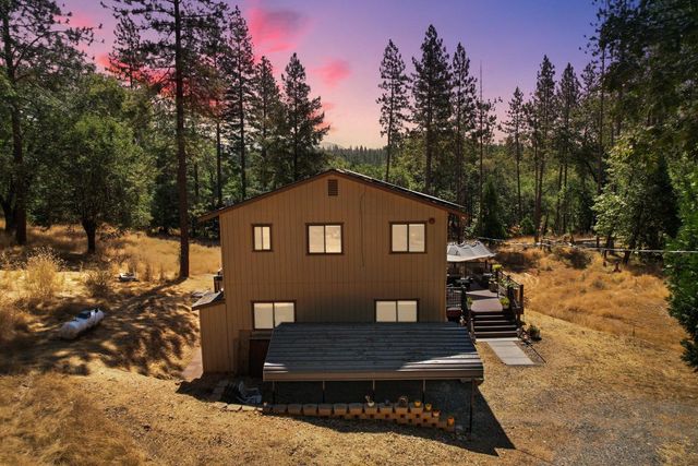 402 Rabbits Foot Rd, West Point, CA 95255