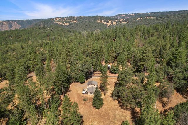 402 Rabbits Foot Rd, West Point, CA 95255