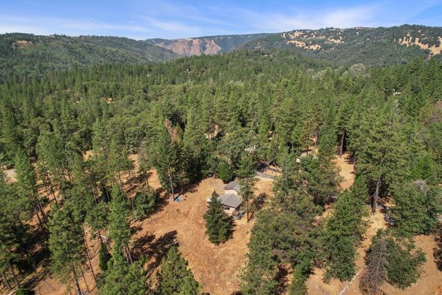 402 Rabbits Foot Rd, West Point, CA 95255