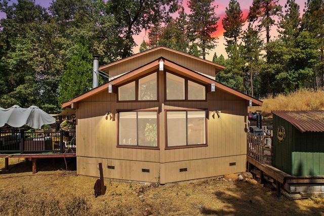 402 Rabbits Foot Rd, West Point, CA 95255