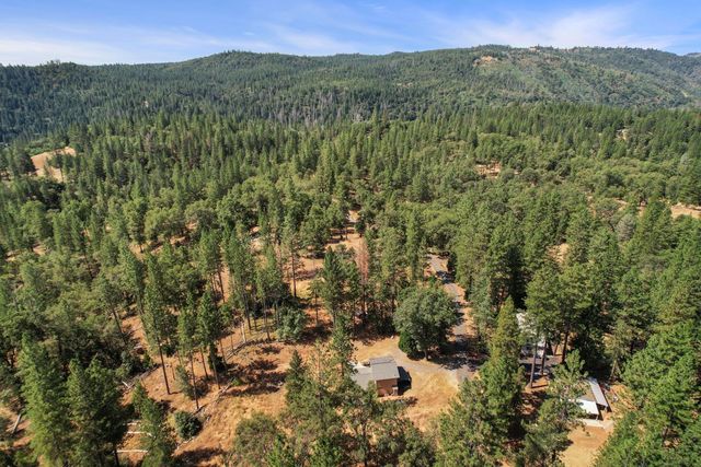 402 Rabbits Foot Rd, West Point, CA 95255