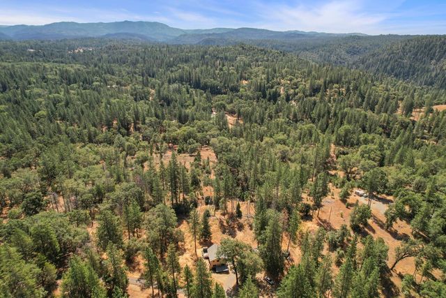 402 Rabbits Foot Rd, West Point, CA 95255