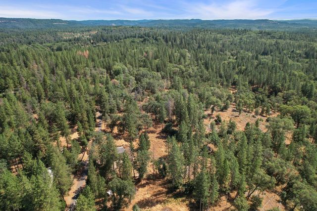 402 Rabbits Foot Rd, West Point, CA 95255