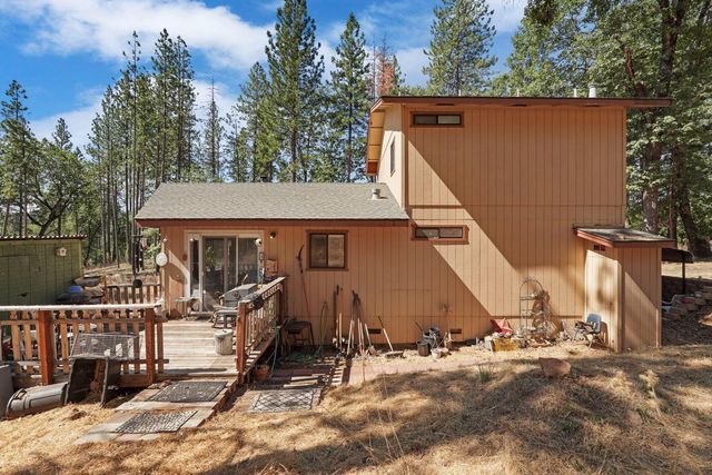 402 Rabbits Foot Rd, West Point, CA 95255