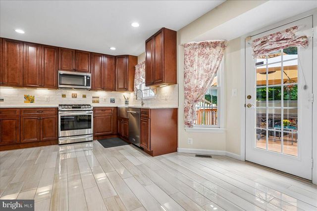 15918 EDGEWOOD DR, Dumfries, VA 22025