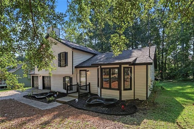 5880 Bluebonnet Circle, College Park, GA 30349