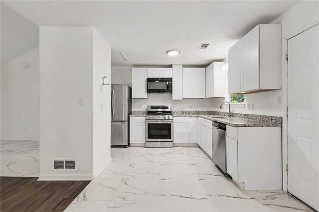 5880 Bluebonnet Circle, College Park, GA 30349
