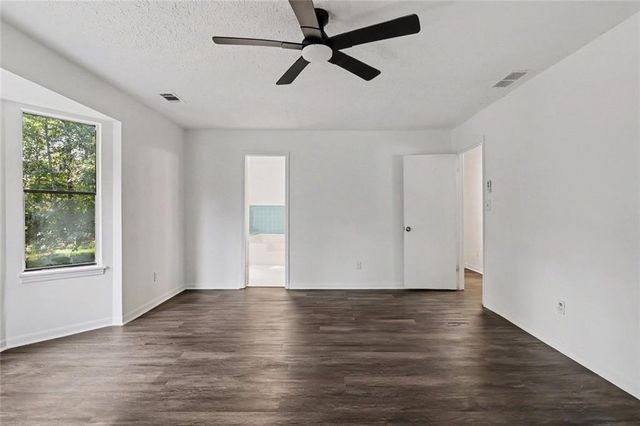 5880 Bluebonnet Circle, College Park, GA 30349