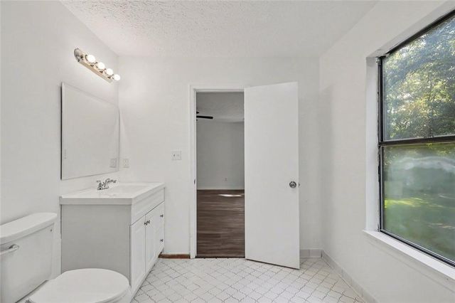 5880 Bluebonnet Circle, College Park, GA 30349