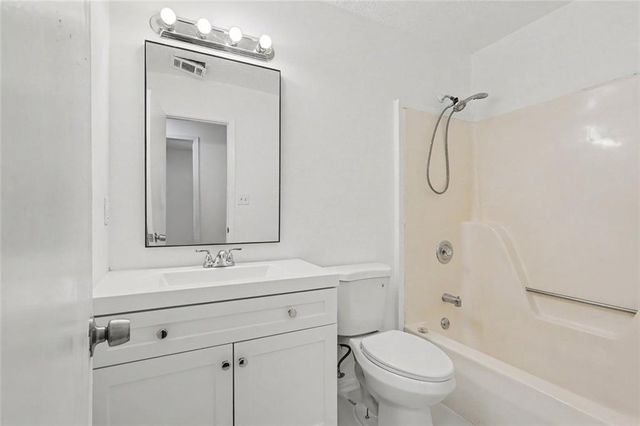 5880 Bluebonnet Circle, College Park, GA 30349