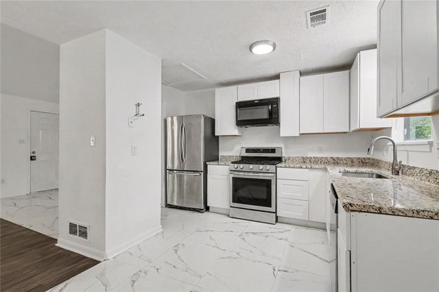 5880 Bluebonnet Circle, College Park, GA 30349