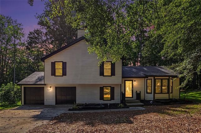 5880 Bluebonnet Circle, College Park, GA 30349