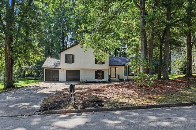 5880 Bluebonnet Circle, College Park, GA 30349