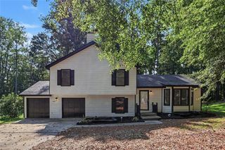 5880 Bluebonnet Circle, College Park, GA 30349