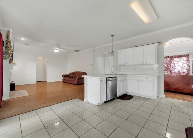 617 Crystal Brook Drive, Saginaw, TX 76179