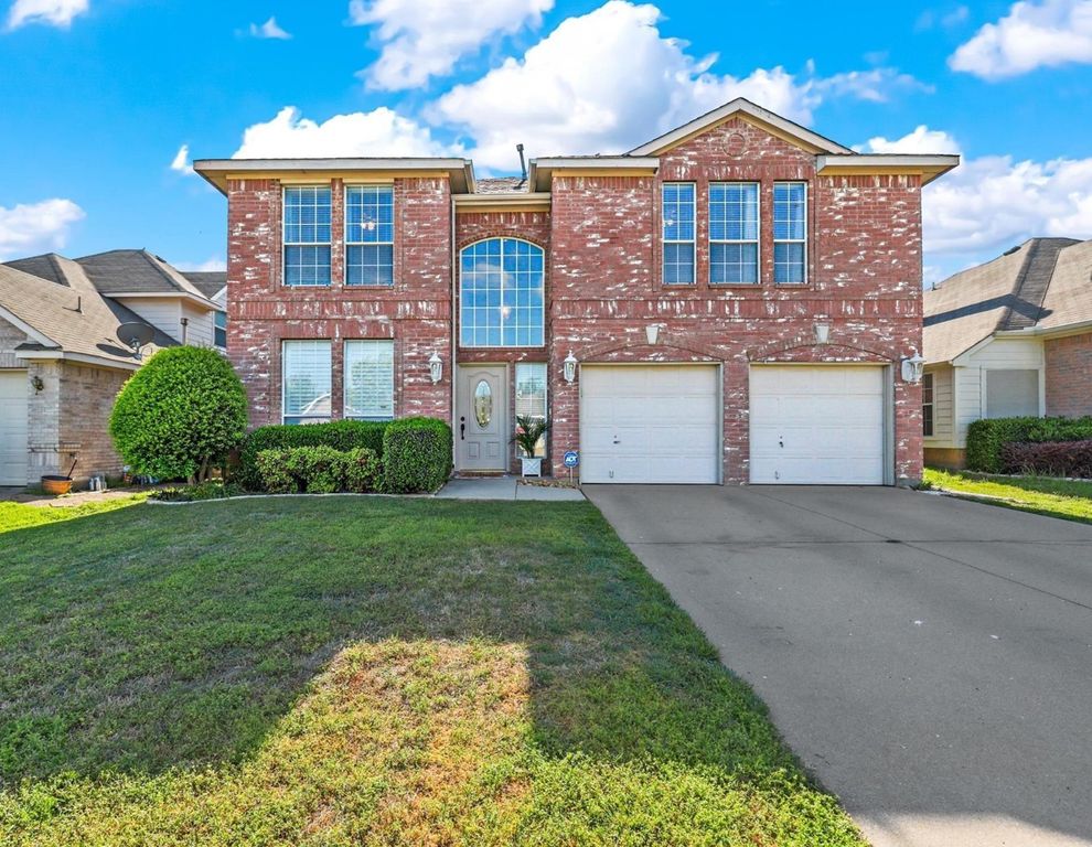 617 Crystal Brook Drive, Saginaw, TX 76179