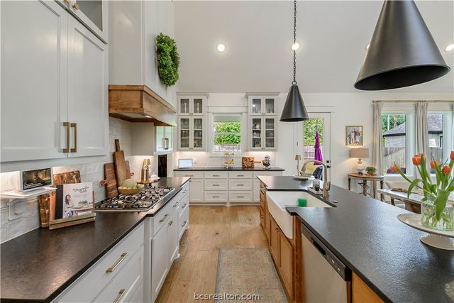 2038 Pebble Bend Drive, College Station, TX 77845