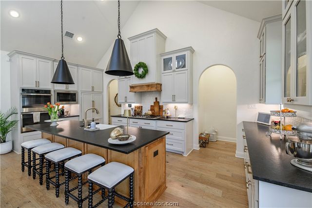 2038 Pebble Bend Drive, College Station, TX 77845