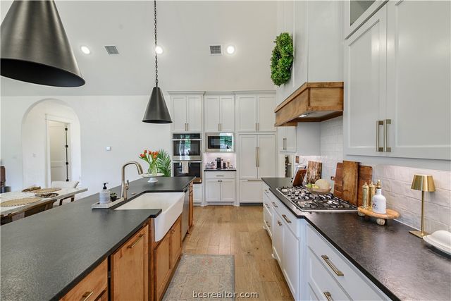 2038 Pebble Bend Drive, College Station, TX 77845