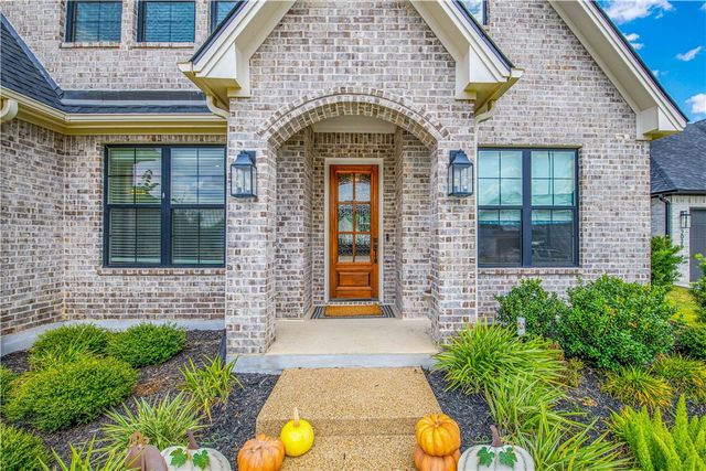 2038 Pebble Bend Drive, College Station, TX 77845