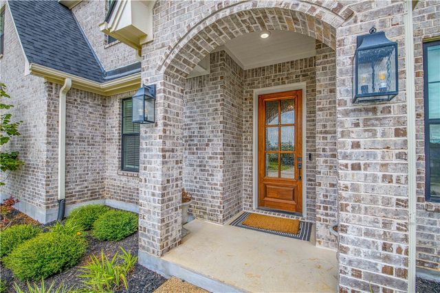 2038 Pebble Bend Drive, College Station, TX 77845