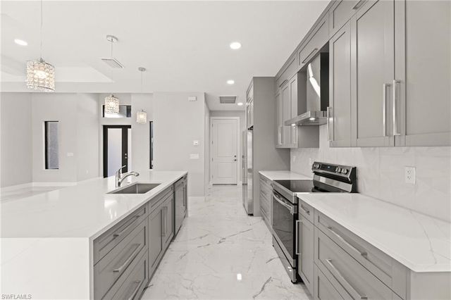 2829 SW 25th PL, Cape Coral, FL 33914