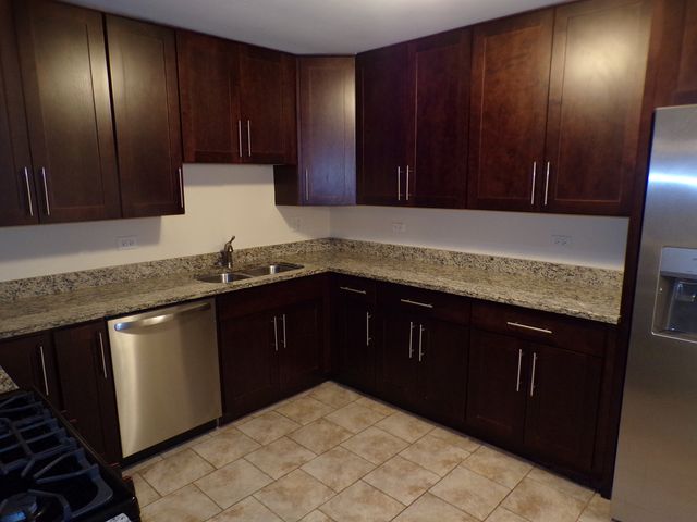 8860 N Western Avenue 2F, Des Plaines, IL 60016