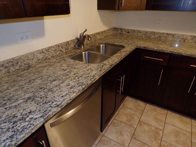 8860 N Western Avenue 2F, Des Plaines, IL 60016