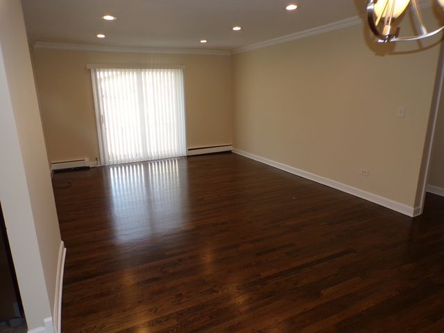 8860 N Western Avenue 2F, Des Plaines, IL 60016