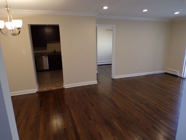 8860 N Western Avenue 2F, Des Plaines, IL 60016